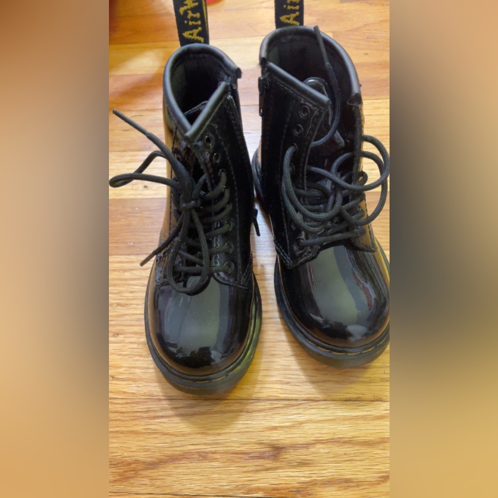 Kids patent Dr marten boots
